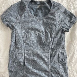 Women’s Athleta Grey Short Sleeve SIZE XS